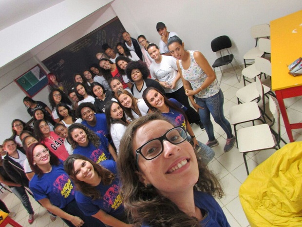 A professora Patrícia conta que o coletivo não se trata propriamente de um projeto, mas de uma ação permanente de um grupo de alunas regularmente frequentes nas atividades. Foto: Divulgação